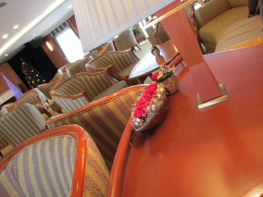 ���E���W