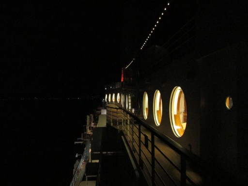 �ʕ{�ԉ΃N���[�Y ��̑D��