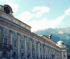 �C���X�u���b�N�̉��{